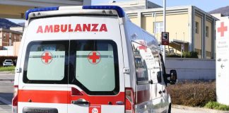 Bolzano, bimbo di 3 anni cade dalla finestra al terzo piano: è grave