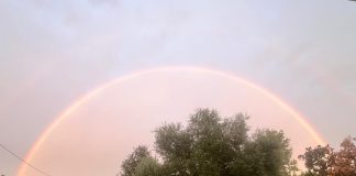 Arcobaleno a 180 gradi sul Mantovano: quando la pioggia lascia spazio alla meraviglia