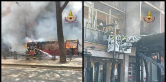 Roma, bus in fiamme sulla Prenestina: vetri rotti e facciata annerita