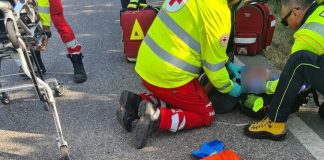 Motteggiana, ciclista investito: pirata della strada in fuga, ricerche in corso