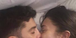 Elodie, un bacio tra le lenzuola con Iannone per smentire la crisi