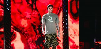 Fedez non si nasconde più, il bacio in Sardegna con Giulia Honegger