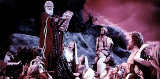 All’asta un pezzo di storia del cinema, le tavole dei ‘Dieci Comandamenti’ di Cecil DeMille
