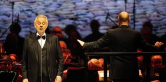 Andrea Bocelli accende il Teatro del Silenzio per i 20 anni della sua fondazione