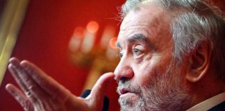 Gergiev a Caserta, annullato il concerto del direttore d’orchestra ‘putiniano’