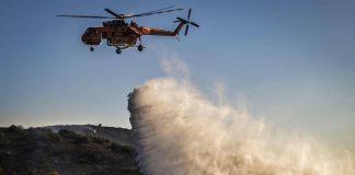 Grecia, Creta in fiamme: maxi incendio vicino a hotel, evacuazioni di massa