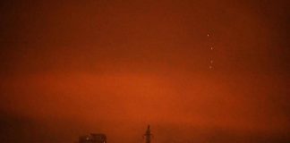 Ucraina, pesante attacco russo con missili e droni: incendi infiammano Kiev