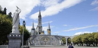 A Lourdes “guarigione inspiegabile”, 67enne italiana con sclerosi torna a camminare