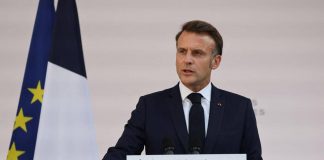 Macron: “Libertà mai così minacciata dal 1945, pace dipende da noi”