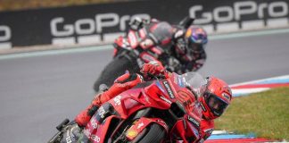 MotoGp, Marquez trionfa in Repubblica Ceca davanti a Bezzecchi. Delude Bagnaia