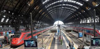 Milano, tentano furto da 1,5 milioni sul treno ma la polizia li blocca. L’attrice Tatiana Luter ringrazia