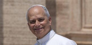 Papa: “Attenzione alla ‘bulimia’ da social”