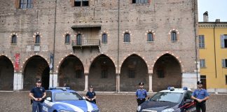 Rapine ai centri massaggi cinesi con violenze e minacce: quattro in manette