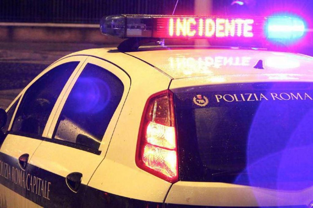 Incidente a Roma, scontro tra auto e moto su via Ostiense: un morto ...
