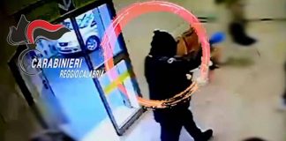 Rapine con taser, pistole ed esplosivo: arrestata a Reggio Calabria la ‘coppia del terrore’