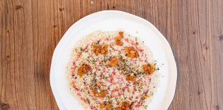 Tradizione e creatività, Sücar Brüsc rinnova il menù: tartare di storione e risotto morenico