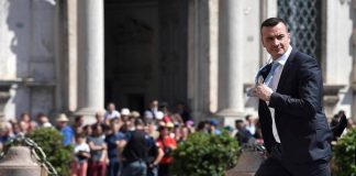 A processo titolari ditta ristrutturazioni, avrebbero truffato Rocco Casalino