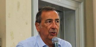 Inchiesta urbanistica, FdI e Lega chiedono dimissioni del sindaco Sala. Contestazioni dei cittadini a Palazzo Marino