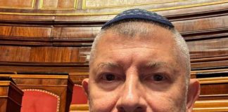 Scalfarotto con la kippah in Senato: “Nessuno deve avere paura di indossarla”