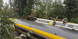 Germania, deraglia treno con un centinaio di passeggeri: “Diversi morti e feriti”