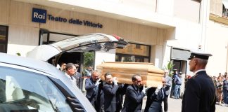 Baudo, chiusa la camera ardente al Teatro delle Vittorie