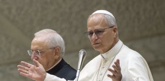 Papa “La pace non è utopia spirituale, abbandonare idolatria del profitto”