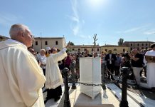 Fiera delle Grazie, due nuove sculture omaggiano Giovanni Paolo II e i Madonnari