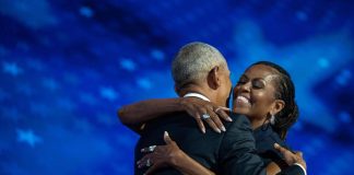 Barack Obama compie 64 anni, Michelle: “Sei ancora il più figo che conosco”