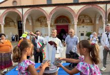 Colori, arte e fede: la benedizione dei gessetti dà il via al 51° Incontro dei Madonnari