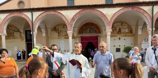 Colori, arte e fede: la benedizione dei gessetti dà il via al 51° Incontro dei Madonnari