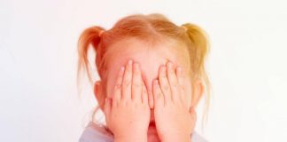 Bimbi in ansia già a 2 anni. Le paure? Buio, mostri e distacco dai genitori