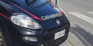 Gardone Riviera, simulano di gettarsi sotto le auto ma uno viene travolto