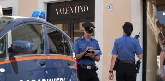 Roma, furto nella boutique Valentino in pieno centro: rubate 30 borse