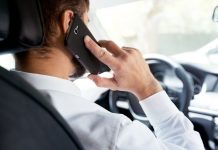 Smartphone al volante, impennata di multe a Mantova: già 68. Boom veicoli senza assicurazione