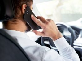 Smartphone al volante, impennata di multe a Mantova: già 68. Boom veicoli senza assicurazione