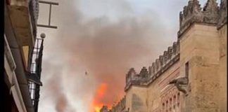 Spagna, domato incendio ex moschea Cordova: “Monumento è salvo”
