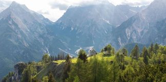 Ferragosto in montagna, sulle Dolomiti verso tutto esaurito