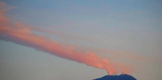 Eruzione Etna, continua colata lavica dalle tre bocche