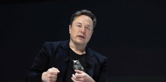 Elon Musk fa causa ad Apple e OpenAi per presunte violazioni delle regole di concorrenza