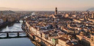 Il caso del ‘cubo nero’ nel centro di Firenze, Schmidt: “Intervenga Unesco”