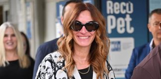 Julia Roberts arriva a Venezia con un look simpaticissimo che omaggia Guadagnino