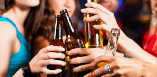 Alcol, esperto: “Allarme binge drinking tra minori, a rischio fegato e cervello”