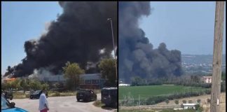 Fano, incendio nella zona industriale. Enorme nube di fumo nero