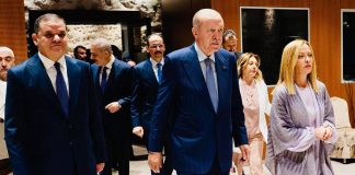 Migranti, Meloni a Istanbul con Erdogan e Dbeibah: “Più cooperazione e sostegno a Libia”