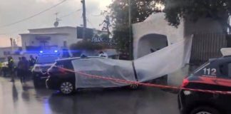 Ischia, sparatoria a Forio: uccide sia la madre che il compagno dell’ex moglie e si toglie la vita