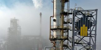 Russia, è crisi carburanti dopo raid Ucraina a raffinerie: isole Kurili senza benzina