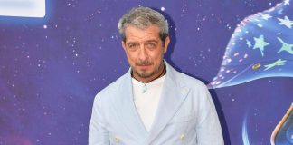 Paolo Ruffini in ritardo…e il volo ‘lo aspetta’, video su TikTok scatena polemiche