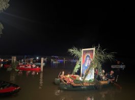 Nel buio la luce di Maria: il Mincio si fa preghiera a Grazie