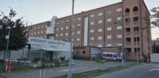 Castel Goffredo, auto si ribalta nella rotonda. Due giovani in ospedale