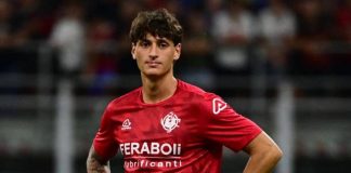 Floriani Mussolini, esordio in A con la Cremonese: “Un sogno”. Dietro la maglia il nome per evitare polemiche